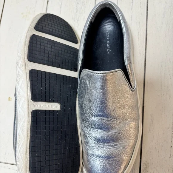 Silver Slip-On Sneakers. Tory Burch - Picture 4 of 6
